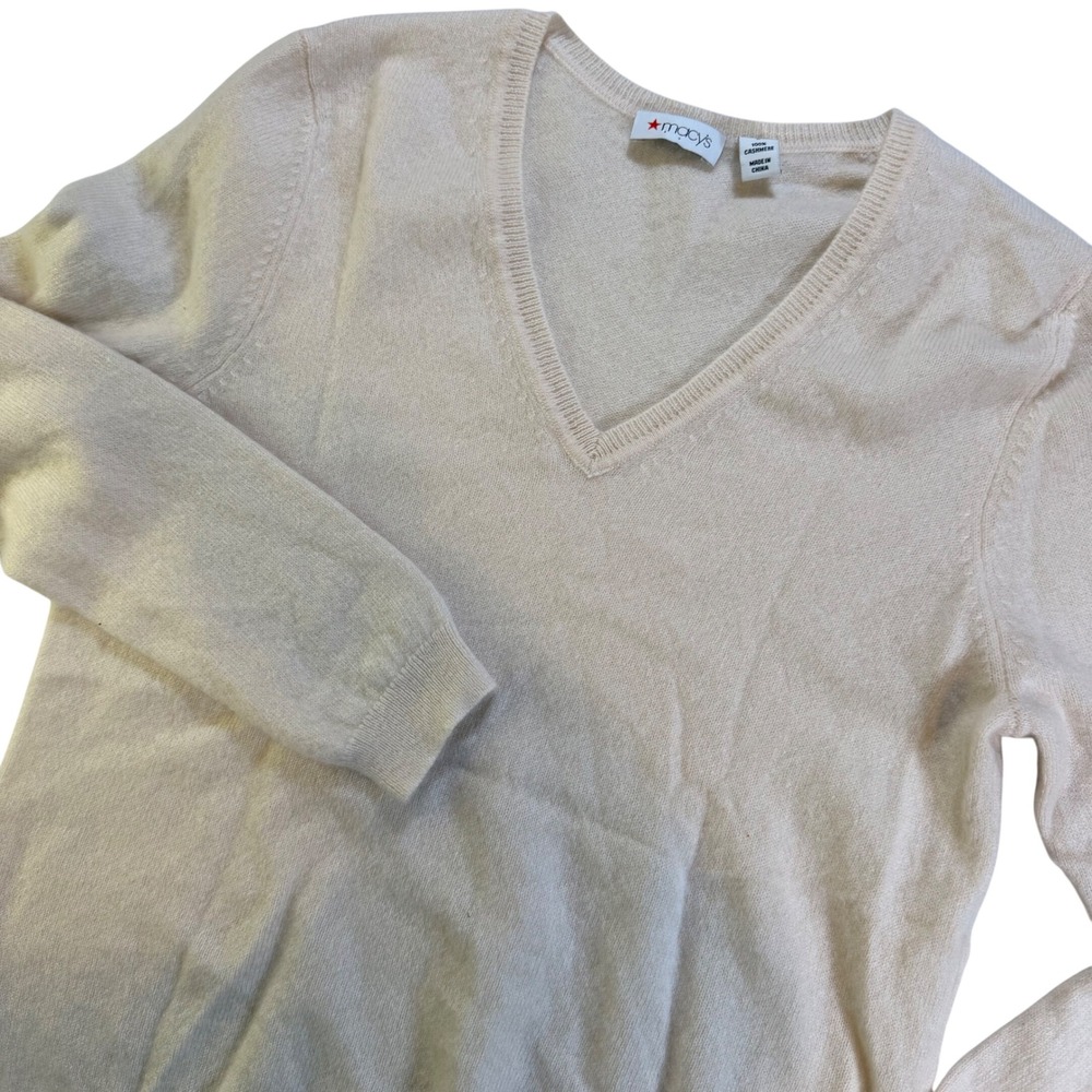 Macy's V-Neck Sweater Womens L Cream Cashmere Long Sleeve Luxury Classic Cozy